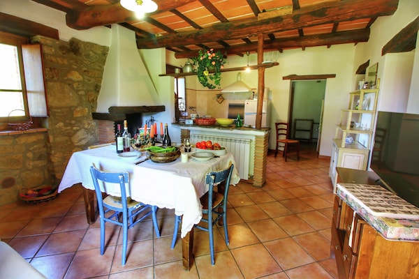 Foto van Opvallende boerderij, Ortignano - Vakantiehuis in Ortignano - DiningRoom