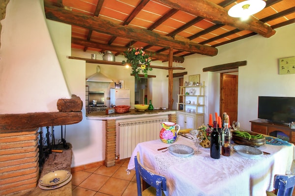 Foto van Opvallende boerderij, Ortignano - Vakantiehuis in Ortignano - DiningRoom