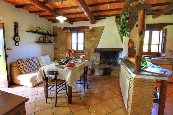 Foto van Opvallende boerderij, Ortignano - Vakantiehuis in Ortignano - DiningRoom