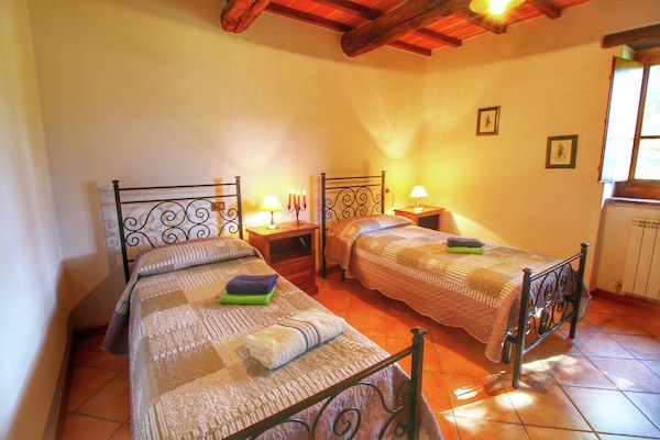 Foto van Opvallende boerderij, Ortignano - Vakantiehuis in Ortignano - BedRoom