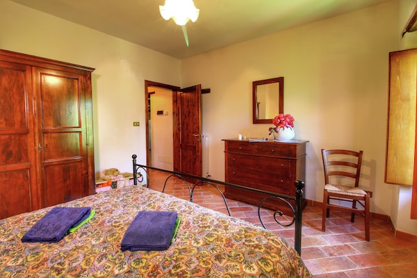 Foto van Opvallende boerderij, Ortignano - Vakantiehuis in Ortignano - BedRoom