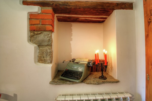 Foto van Opvallende boerderij, Ortignano - Vakantiehuis in Ortignano - BedRoom