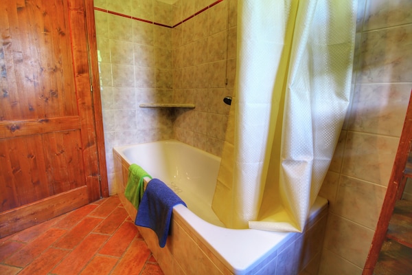 Foto van Opvallende boerderij, Ortignano - Vakantiehuis in Ortignano - BathRoom