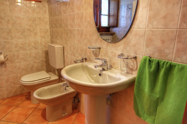 Foto van Opvallende boerderij, Ortignano - Vakantiehuis in Ortignano - BathRoom