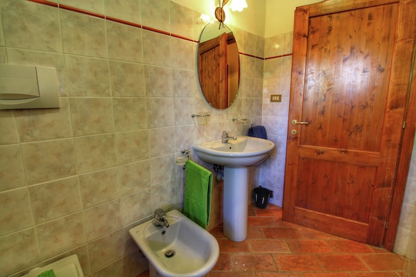 Foto van Opvallende boerderij, Ortignano - Vakantiehuis in Ortignano - BathRoom