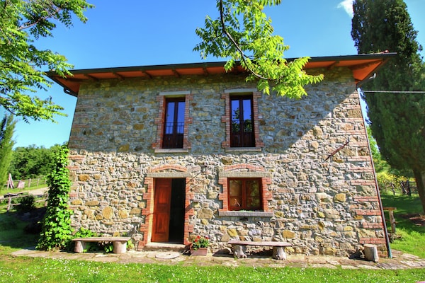 Foto van Opvallende boerderij, Ortignano - Vakantiehuis in Ortignano - ExteriorSummer