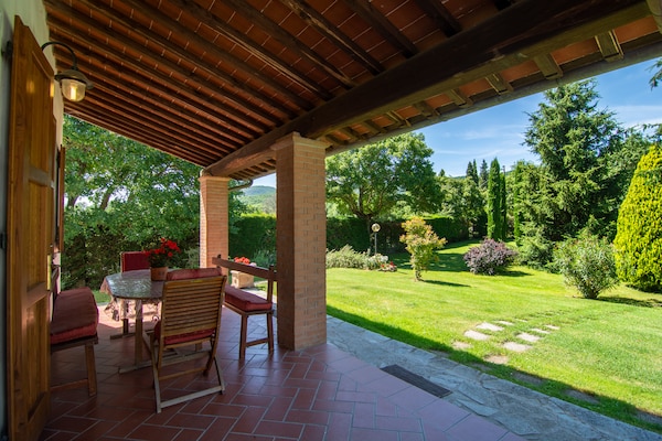 Foto van Charmante boerderij met zwembad - Vakantiehuis in Castiglion Fiorentino - TerraceBalcony