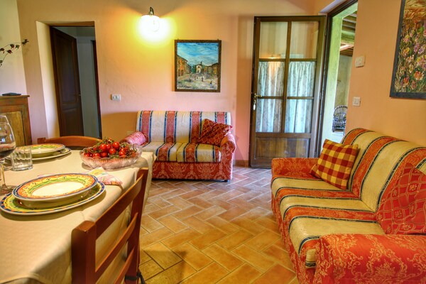 Foto van Boerderij in Montalcino met zwembad en tuin - Vakantiehuis in Montalcino - LivingRoom
