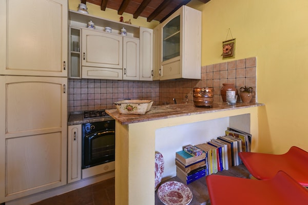 Foto van Comfortabel appartement met adembenemend uitzicht, nabij warmwaterbronnen - Kitchen