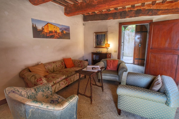 Foto van Gezellige boerderij in Le Tolfe met een zwembad - Vakantiehuis in Siena - LivingRoom
