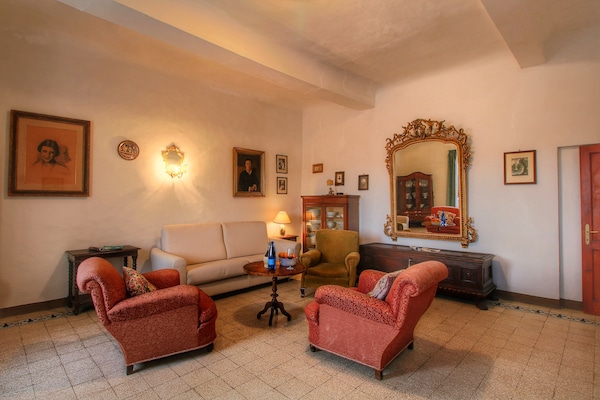 Foto van Gezellige boerderij in Le Tolfe met een zwembad - Vakantiehuis in Siena - LivingRoom