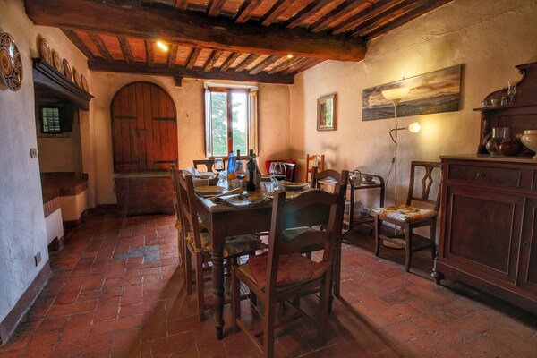 Foto van Gezellige boerderij in Le Tolfe met een zwembad - Vakantiehuis in Siena - DiningRoom