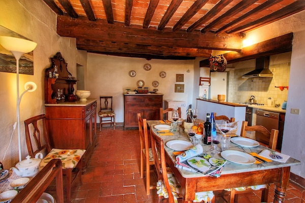 Foto van Gezellige boerderij in Le Tolfe met een zwembad - Vakantiehuis in Siena - DiningRoom