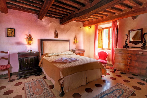 Foto van Gezellige boerderij in Le Tolfe met een zwembad - Vakantiehuis in Siena - BedRoom