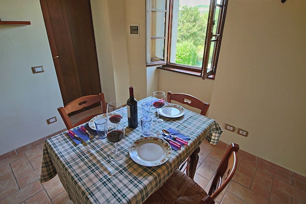 Foto van Cottage in Urbania met zwembad en terras - Vakantiehuis in Urbania - DiningRoom