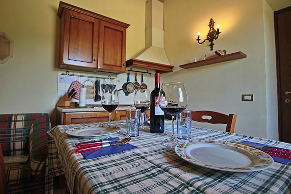 Foto van Cottage in Urbania met zwembad en terras - Vakantiehuis in Urbania - DiningRoom