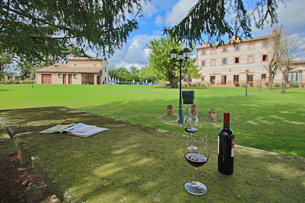 Foto van Cottage in Urbania met zwembad en terras - Vakantiehuis in Urbania - Facilities
