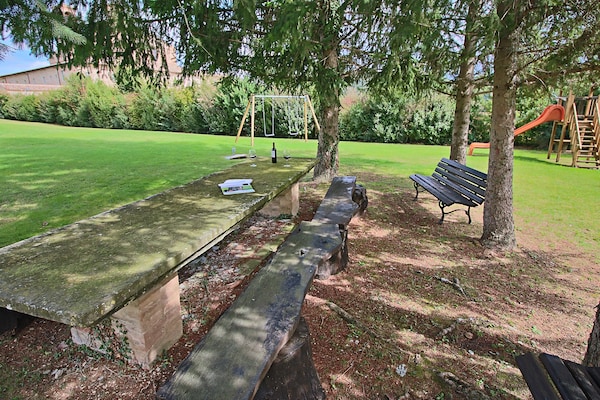 Foto van Cottage in Urbania met zwembad en terras - Vakantiehuis in Urbania - Facilities