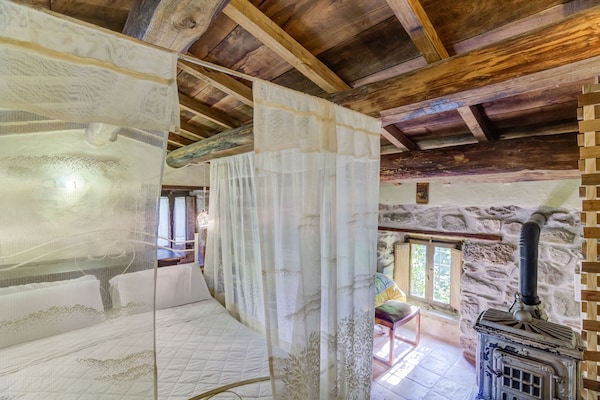 Foto van Familieverblijf in de molen met barbecue - Vakantiehuis in Roccafluvione - BedRoom