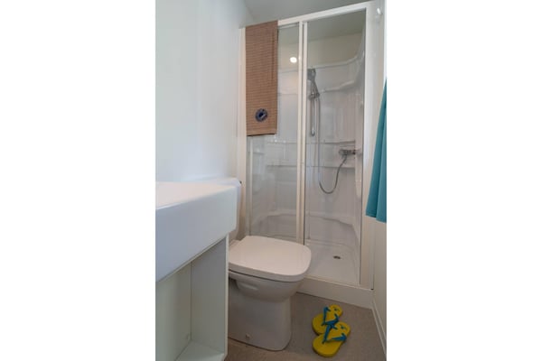 Foto van MobileHome im Ferienpark in Cologna Spiaggia - Vakantiehuis in Cologna Spiaggia - BathRoom