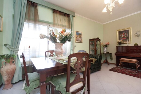Foto van Klassieke villa in het centrum van Pompeï met prachtige tuin - LivingRoom