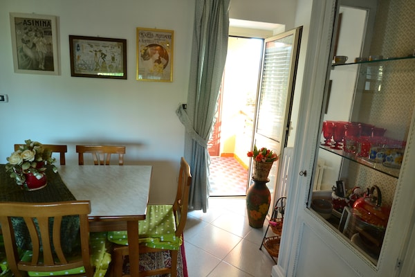 Foto van Klassieke villa in het centrum van Pompeï met prachtige tuin - DiningRoom