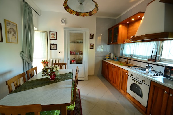 Foto van Klassieke villa in het centrum van Pompeï met prachtige tuin - Kitchen