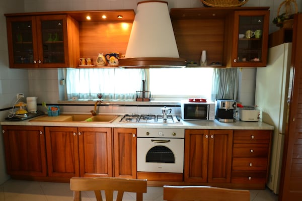 Foto van Klassieke villa in het centrum van Pompeï met prachtige tuin - Kitchen