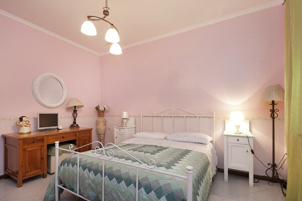 Foto van Klassieke villa in het centrum van Pompeï met prachtige tuin - BedRoom