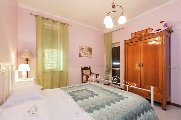 Foto van Klassieke villa in het centrum van Pompeï met prachtige tuin - BedRoom
