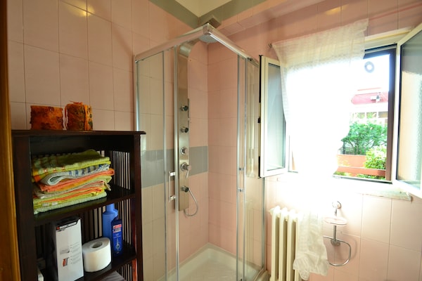 Foto van Klassieke villa in het centrum van Pompeï met prachtige tuin - BathRoom