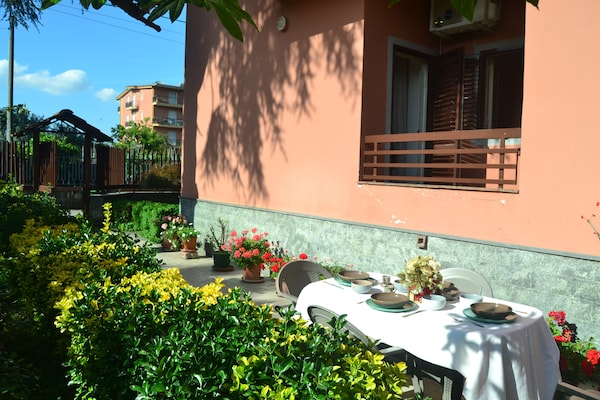 Foto van Klassieke villa in het centrum van Pompeï met prachtige tuin - TerraceBalcony