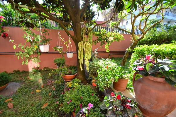 Foto van Klassieke villa in het centrum van Pompeï met prachtige tuin - GardenSummer