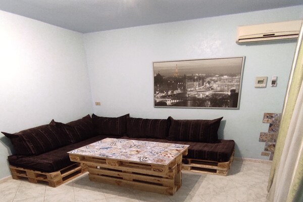 Foto van Villa met uitzicht op de Etna, tuin en zwembad - Vakantiehuis in Santa Venerina - LivingRoom