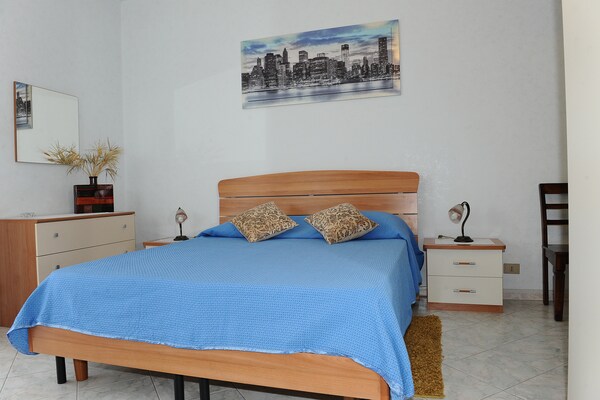 Foto van Villa met uitzicht op de Etna, tuin en zwembad - Vakantiehuis in Santa Venerina - BedRoom