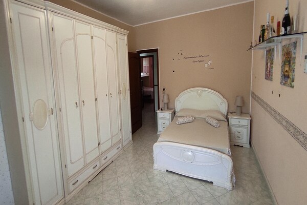 Foto van Villa met uitzicht op de Etna, tuin en zwembad - Vakantiehuis in Santa Venerina - BedRoom
