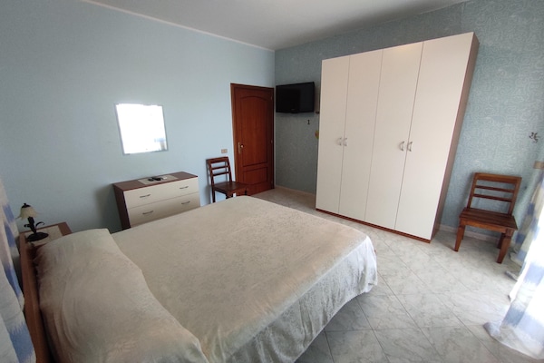 Foto van Villa met uitzicht op de Etna, tuin en zwembad - Vakantiehuis in Santa Venerina - BedRoom