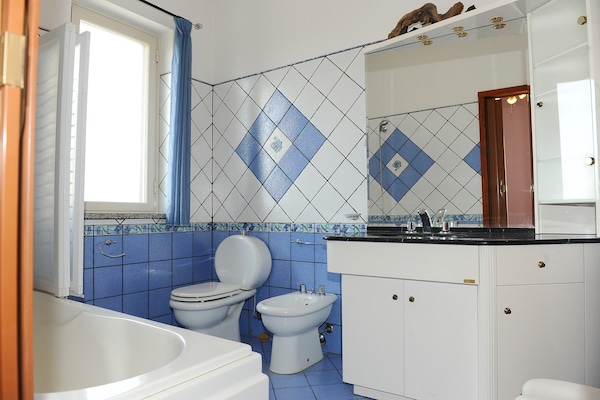 Foto van Villa met uitzicht op de Etna, tuin en zwembad - Vakantiehuis in Santa Venerina - BathRoom