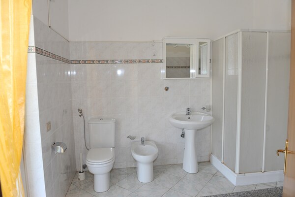 Foto van Villa met uitzicht op de Etna, tuin en zwembad - Vakantiehuis in Santa Venerina - BathRoom