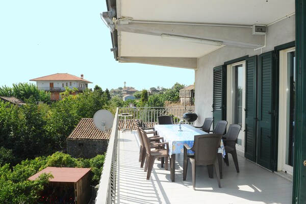 Foto van Villa met uitzicht op de Etna, tuin en zwembad - Vakantiehuis in Santa Venerina - TerraceBalcony