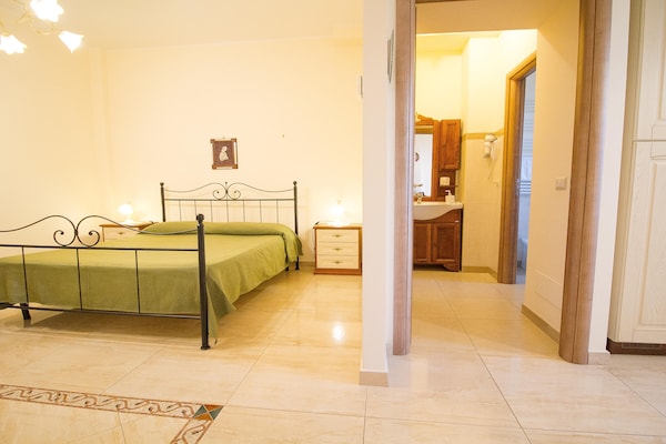 Foto van Appartement met panoramisch uitzicht op zee - Vakantiehuis in Trecastagni - BedRoom