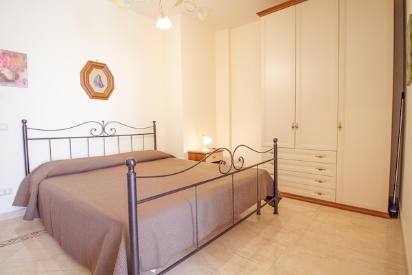 Foto van Appartement met panoramisch uitzicht op zee - Vakantiehuis in Trecastagni - BedRoom