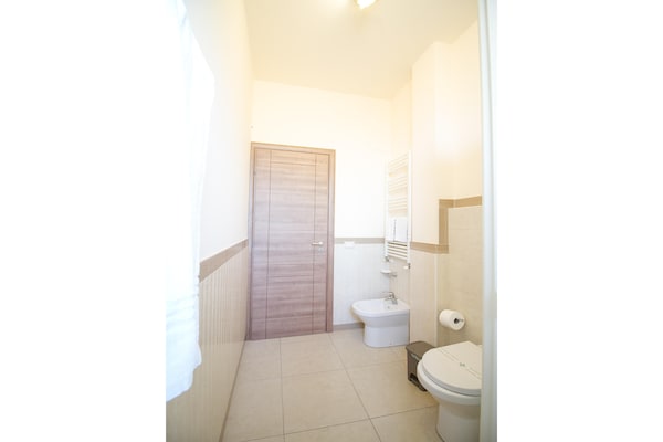 Foto van Appartement met panoramisch uitzicht op zee - Vakantiehuis in Trecastagni - BathRoom