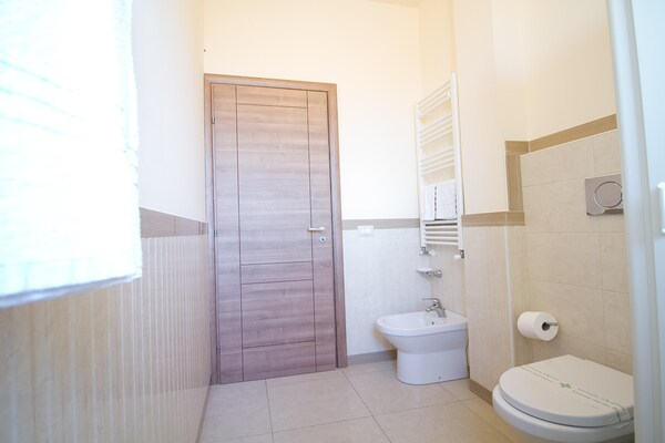 Foto van Appartement met panoramisch uitzicht op zee - Vakantiehuis in Trecastagni - BathRoom