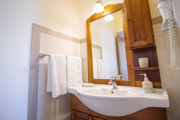 Foto van Appartement met panoramisch uitzicht op zee - Vakantiehuis in Trecastagni - BathRoom