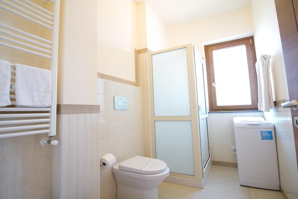 Foto van Appartement met panoramisch uitzicht op zee - Vakantiehuis in Trecastagni - BathRoom