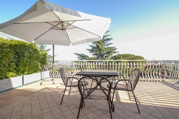 Foto van Appartement met panoramisch uitzicht op zee - Vakantiehuis in Trecastagni - TerraceBalcony