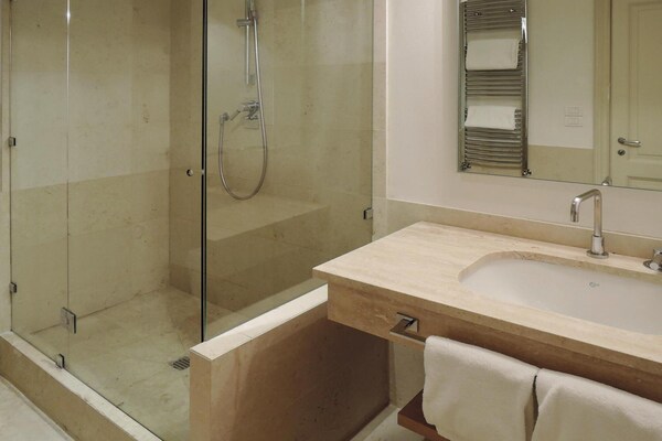Foto van Appartement in Toscane met groot zwembad - Vakantiehuis in Rignano sull'Arno - BathRoom