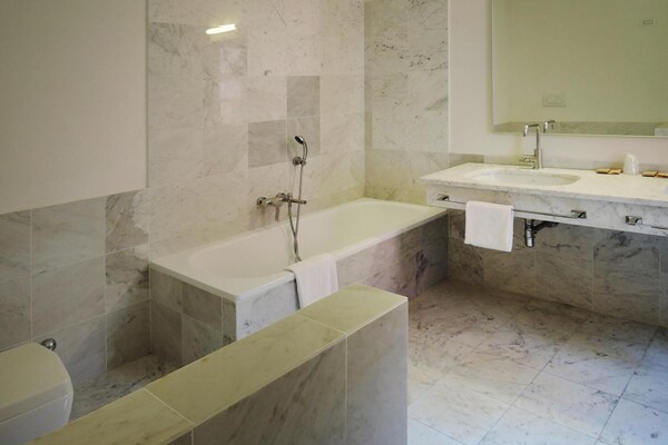 Foto van Appartement in Toscane met groot zwembad - Vakantiehuis in Rignano sull'Arno - BathRoom