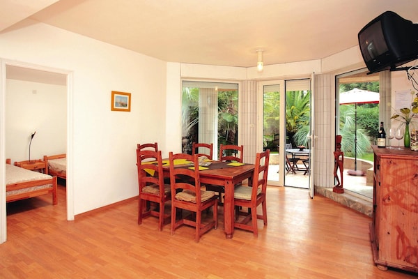 Foto van Appartement in Moriani-Plage met terras - Vakantiehuis in Poggio-Mezzana - LivingRoom